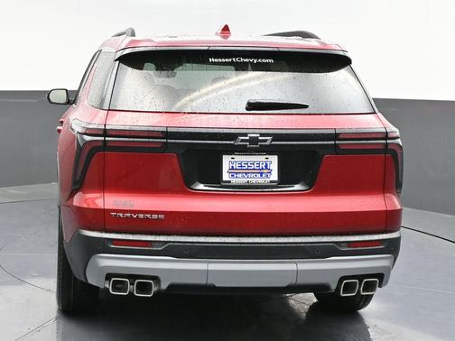 Radiant Red Tintcoat 2026 Chevrolet Traverse LT