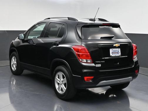 Mosaic Black Metallic 2021 Chevrolet Trax LT