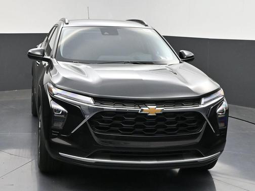 Mosaic Black Metallic 2026 Chevrolet Trax LT
