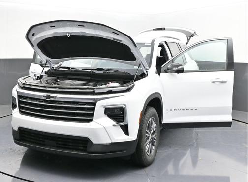 Summit White 2026 Chevrolet Traverse LT