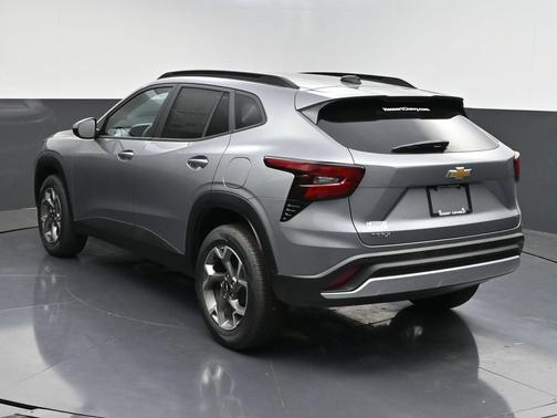 Sterling Gray Metallic 2026 Chevrolet Trax LT