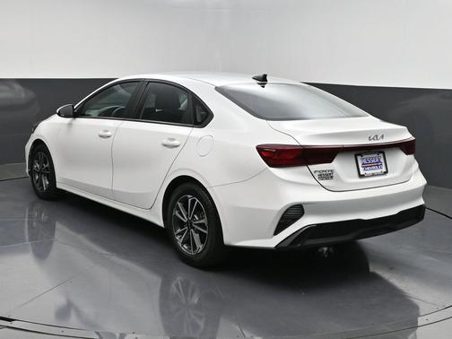 Snow White Pearl 2023 Kia Forte LXS