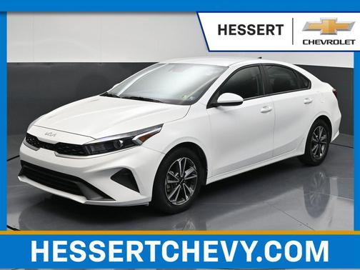Snow White Pearl 2023 Kia Forte LXS