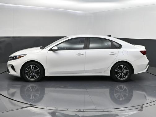 Snow White Pearl 2023 Kia Forte LXS