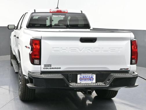 Summit White 2026 Chevrolet Colorado WT
