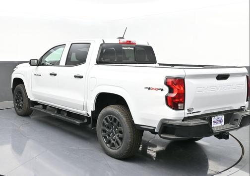 Summit White 2026 Chevrolet Colorado WT