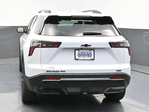 Polar White Tricoat 2026 Chevrolet Equinox AWD RS