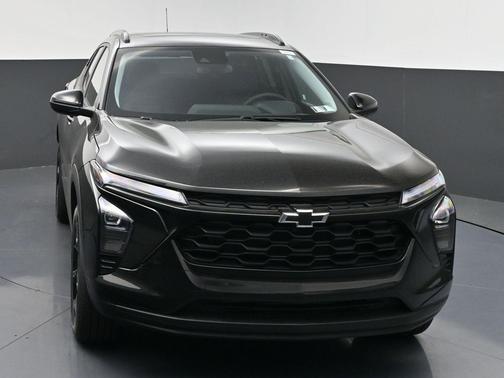 Mosaic Black Metallic 2026 Chevrolet Trax LT