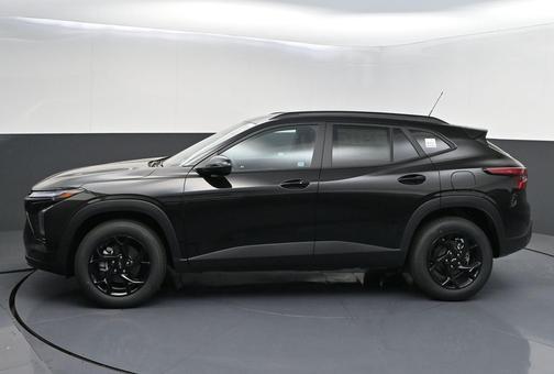 Mosaic Black Metallic 2026 Chevrolet Trax LT