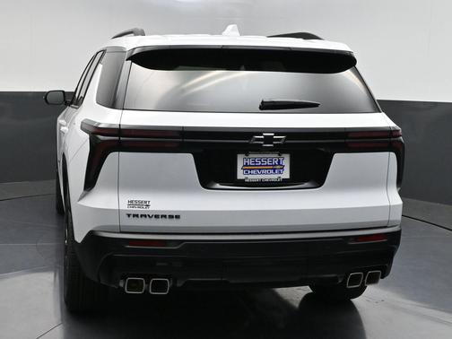 Summit White 2026 Chevrolet Traverse LT