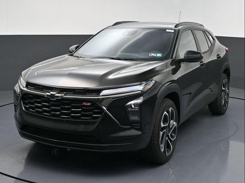 Mosaic Black Metallic 2026 Chevrolet Trax FWD 2RS