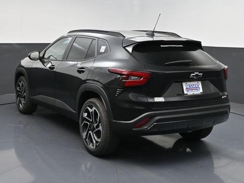 Mosaic Black Metallic 2026 Chevrolet Trax FWD 2RS