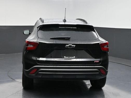 Mosaic Black Metallic 2026 Chevrolet Trax FWD 2RS
