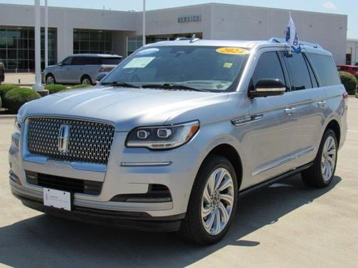 Radiance Metallic 2024 Lincoln Navigator Reserve