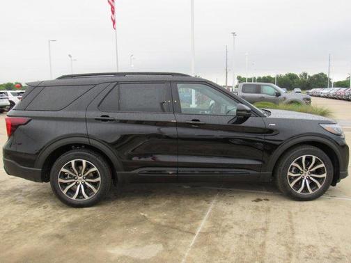 Agate Black Metallic 2026 Ford Explorer ST-Line