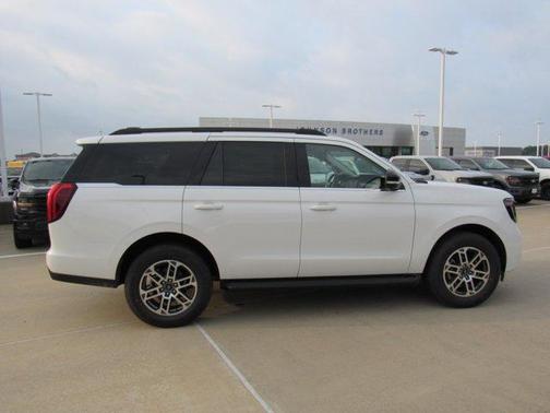 Star White 2026 Ford Expedition Active