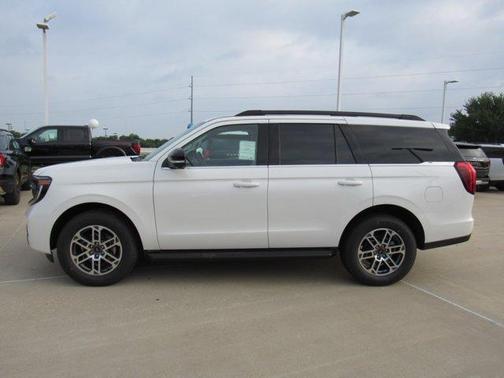 Star White 2026 Ford Expedition Active