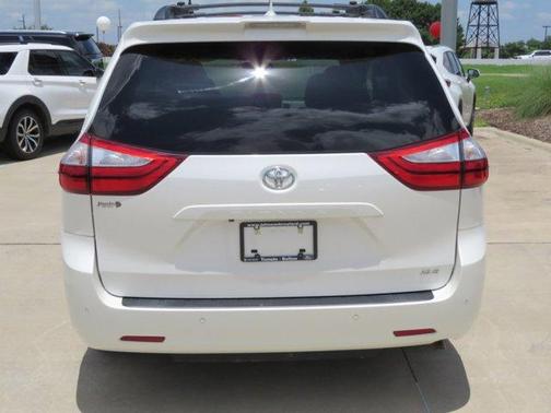 2019 Toyota Sienna XLE Premium