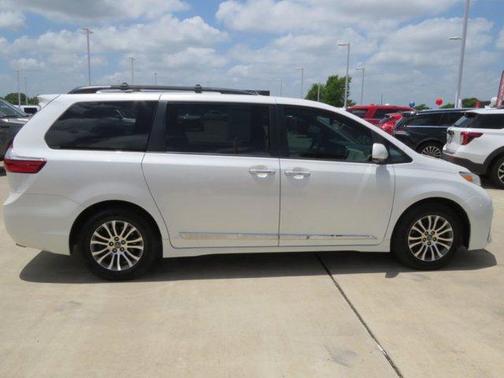 2019 Toyota Sienna XLE Premium