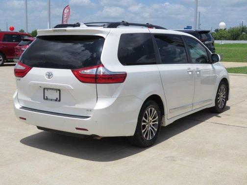 2019 Toyota Sienna XLE Premium