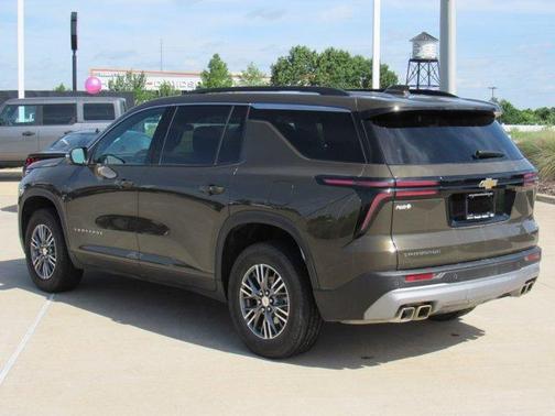 Harvest Gold / Bronze 2024 Chevrolet Traverse LT