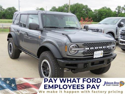 Carbonized Gray Metallic 2026 Ford Bronco Badlands