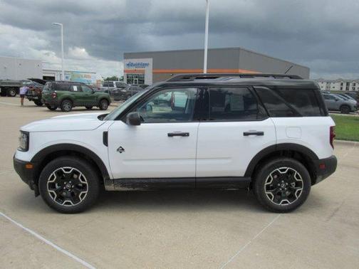 Oxford White 2026 Ford Bronco Sport Outer Banks