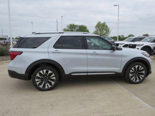 Space White Metallic 2026 Ford Explorer Platinum