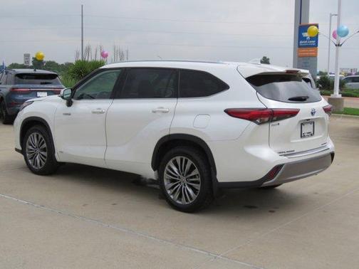2021 Toyota Highlander Hybrid Platinum