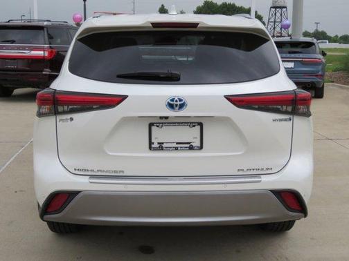 2021 Toyota Highlander Hybrid Platinum