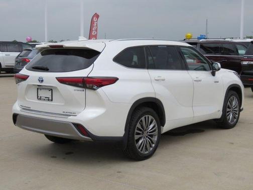 2021 Toyota Highlander Hybrid Platinum