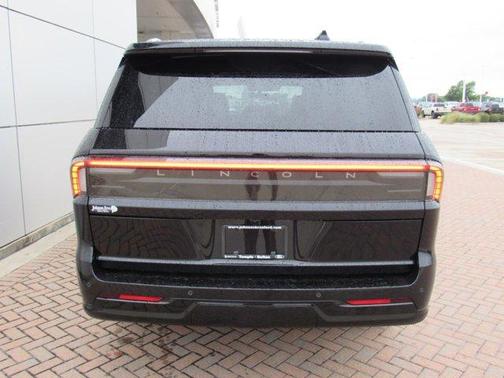 Black Metallic 2026 Lincoln Navigator L Reserve