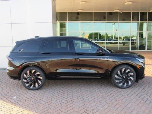 Infinite Black Metallic 2026 Lincoln Nautilus Reserve