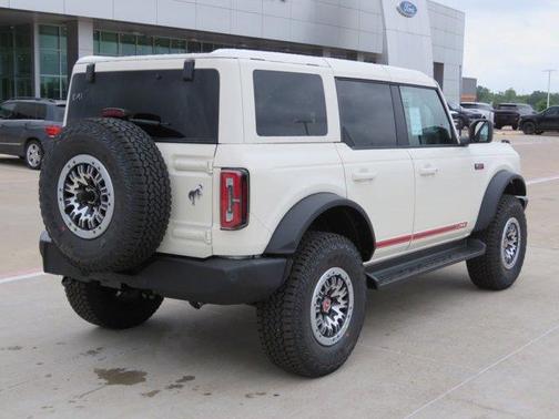 Wimbledon White 2026 Ford Bronco Outer Banks