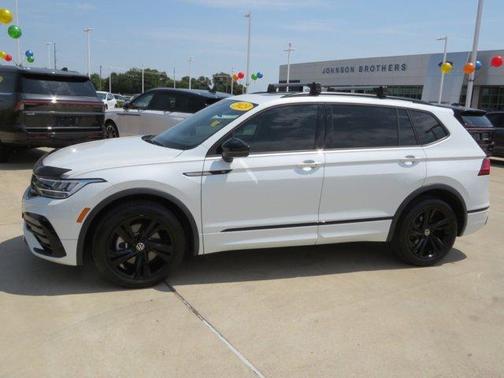 2023 Volkswagen Tiguan 2.0T SE R-Line Black