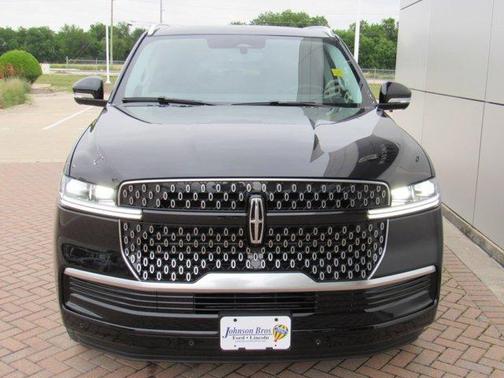 Black Metallic 2026 Lincoln Navigator Reserve