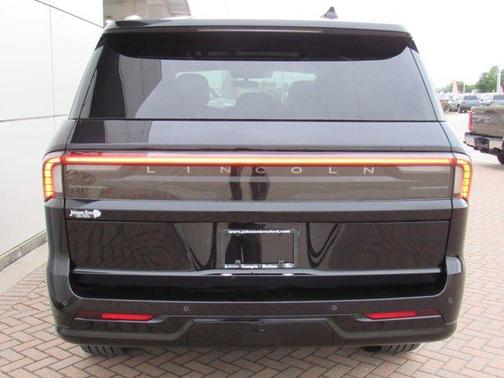 Black Metallic 2026 Lincoln Navigator Reserve