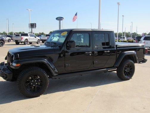 Black Clearcoat 2023 Jeep Gladiator Sport