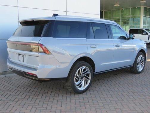 Gray Mist Metallic 2026 Lincoln Navigator Reserve