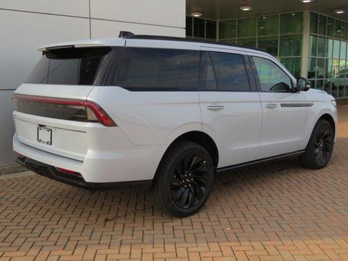 Crystal White Metallic 2026 Lincoln Navigator Reserve