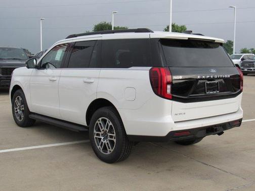 Star White 2026 Ford Expedition Active