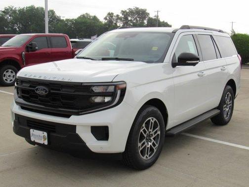 Star White 2026 Ford Expedition Active