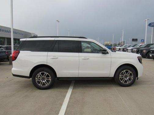 Star White 2026 Ford Expedition Active