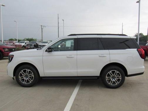 Star White 2026 Ford Expedition Active
