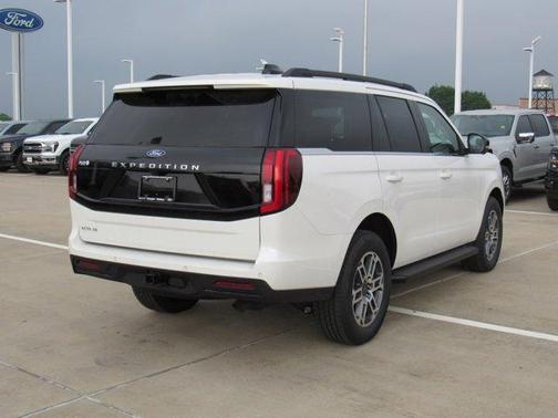 Star White 2026 Ford Expedition Active