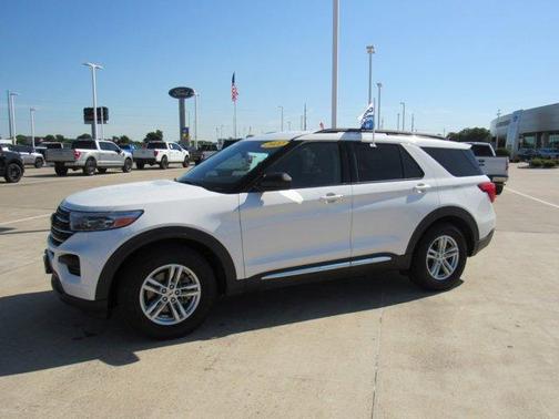 White Metallic 2022 Ford Explorer XLT