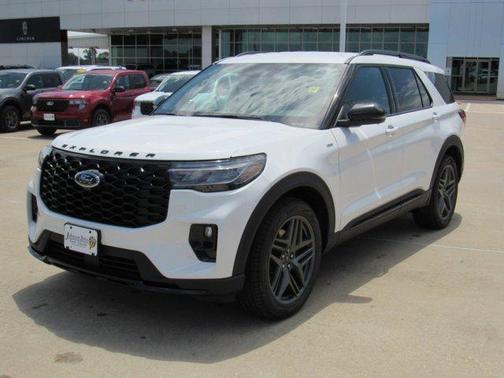 Star White 2026 Ford Explorer ST-Line