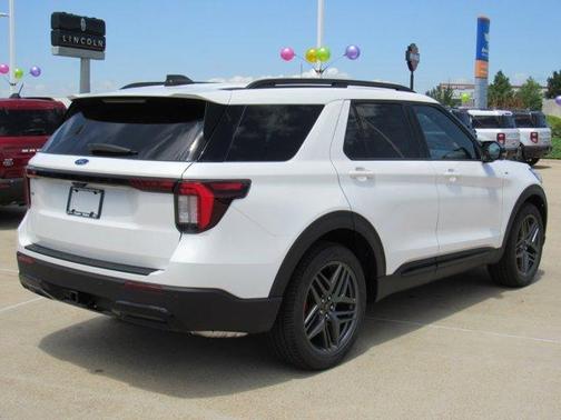 Star White 2026 Ford Explorer ST-Line