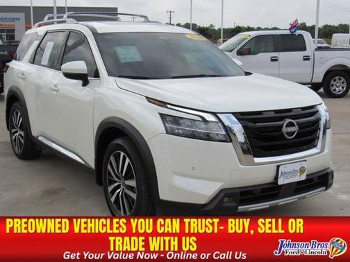 White 2024 Nissan Pathfinder Platinum