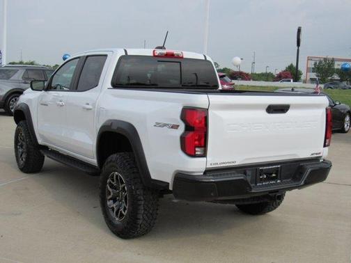 Summit White 2023 Chevrolet Colorado ZR2